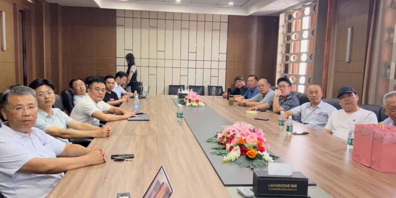 江蘇狼博管道制造有限公司溫情送別三位功勛員工 共敘情誼見證發(fā)展